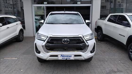 TOYOTA HILUX 2.8 D-4D TURBO DIESEL CD SRX 4X4 AUTOMÁTICO